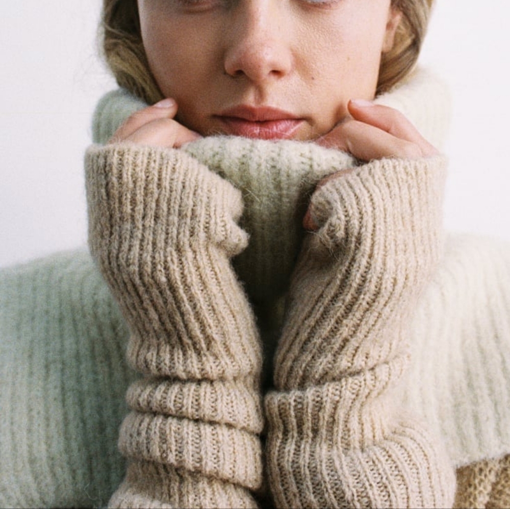 ZARA KNIT RIB COLLAR
